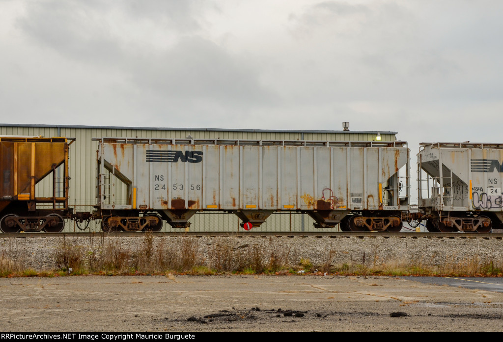 NS Covered Hopper